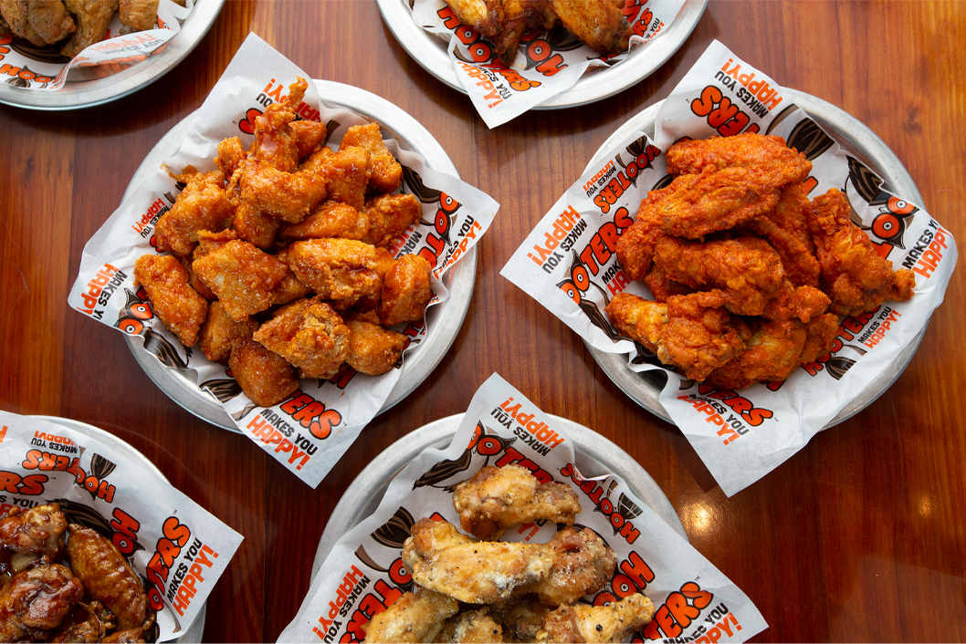 hooters restaurant food