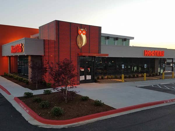 Hooters Opens Newest Location in West Little Rock, Arkansas