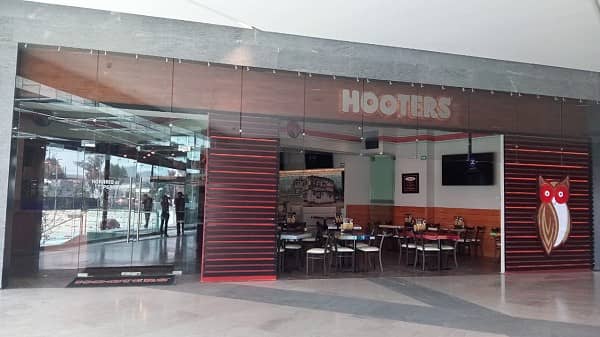 15th Hooters Location in Mexico Opens in Antenas