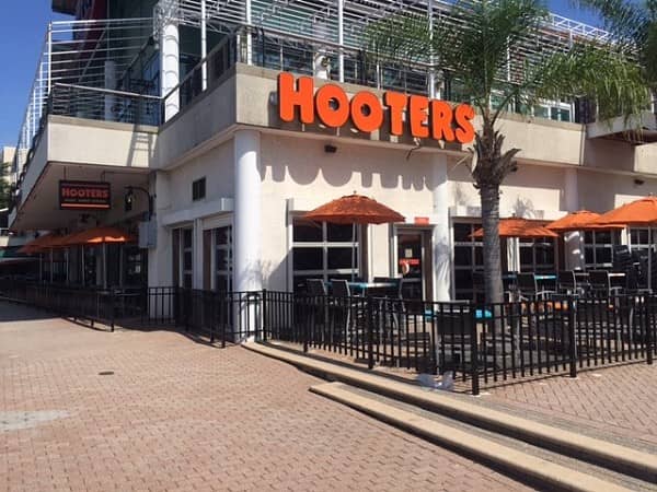 Hooters Brings New, Contemporary Design to Jacksonville Landing Location