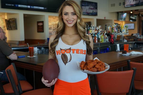 Hooters Superb Owl Offers Are the Wisest Choice for Game Day Eats
