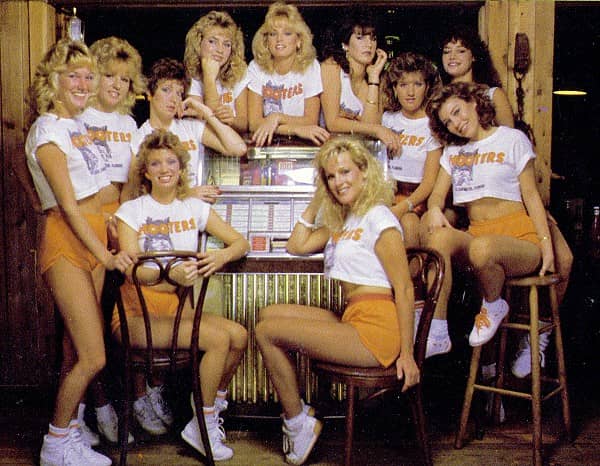 Hooters Girl Alumnae Eat Free To Celebrate Hooters 35th Anniversary