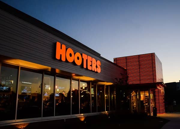 Hooters Opens New Location in Downtown Montreal