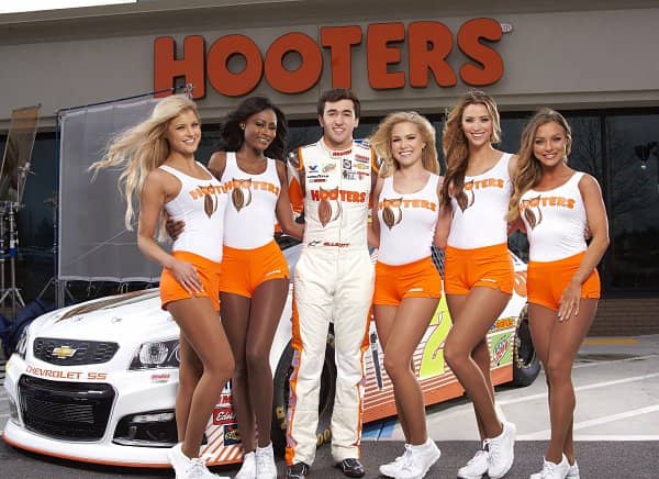 Hooters to sponsor Chase Elliott beginning in 2017