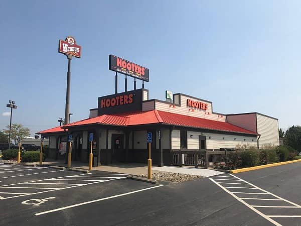 Hooters Opens Newest Location in Mason, Ohio