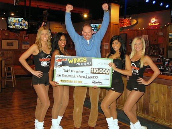 St. Louis Man Wins $10,000 Thanks to Hooters Lunch Craving