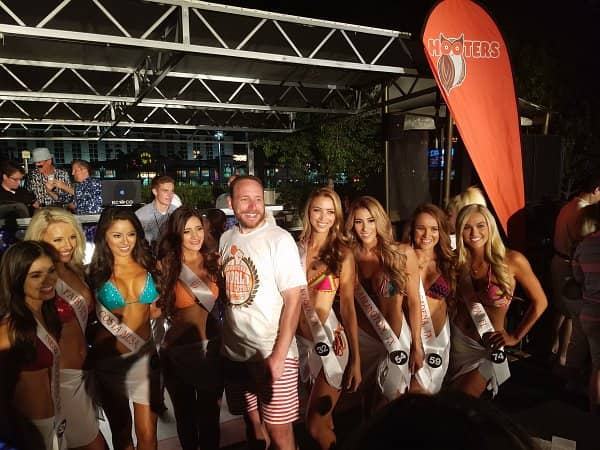 Joey “Jaws” Chestnut Devours 194 Hooters Chicken Wings in 10 Minutes,  Reclaims Hooters Worldwide Wing Eating Title
