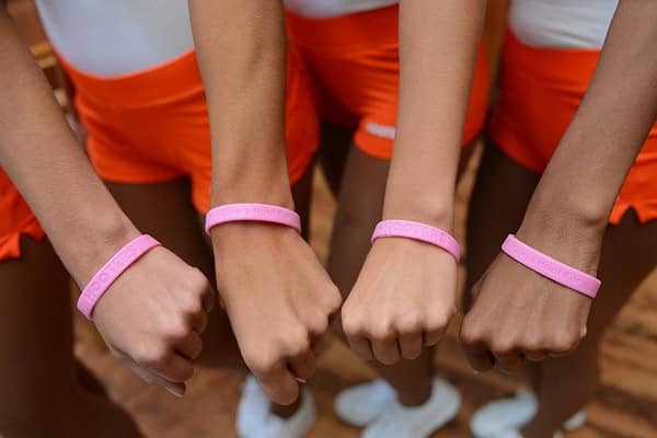 Hooters Calls on Nation to ‘Give A Hoot’ in the Fight Against Breast Cancer
